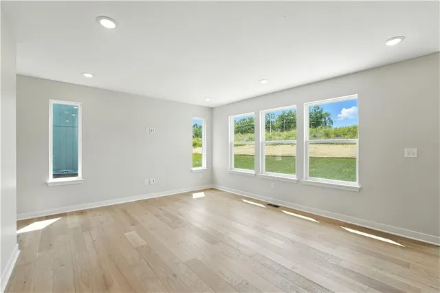 $384,950 | 709 Glenn Circle, Raymore, MO 64083