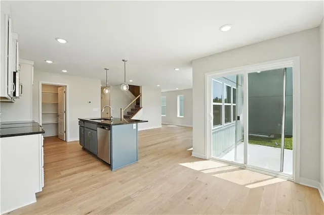 $384,950 | 709 Glenn Circle, Raymore, MO 64083