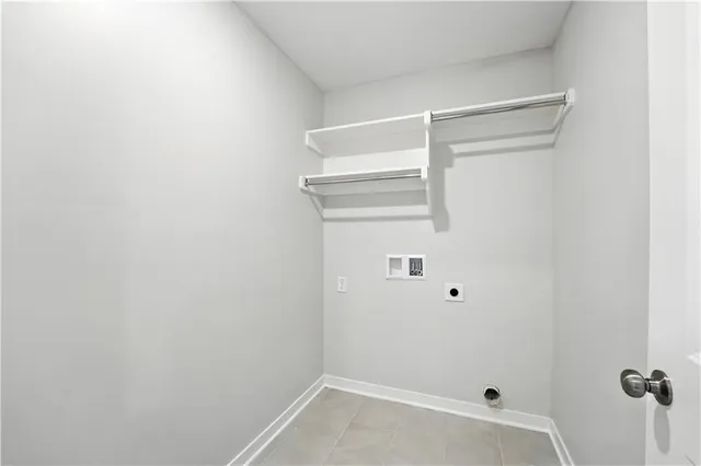 $384,950 | 709 Glenn Circle, Raymore, MO 64083