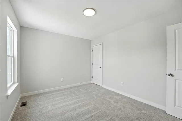 $384,950 | 709 Glenn Circle, Raymore, MO 64083