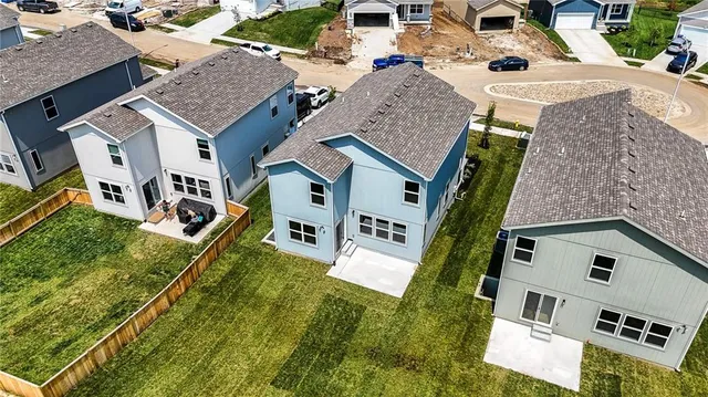 $384,950 | 709 Glenn Circle, Raymore, MO 64083