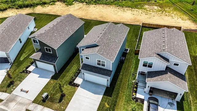 $384,950 | 709 Glenn Circle, Raymore, MO 64083