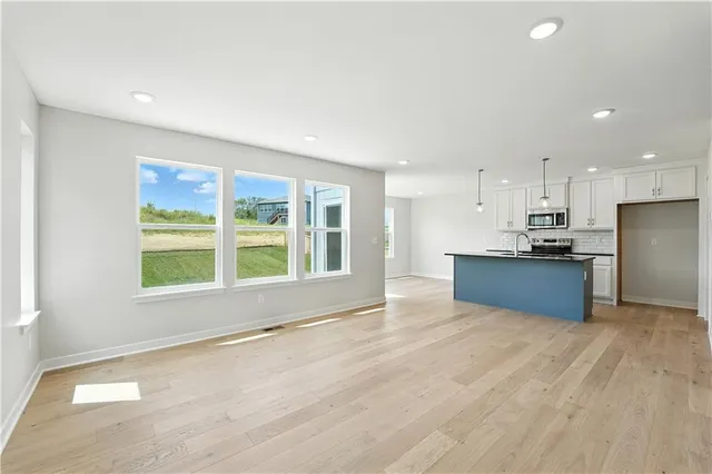 $384,950 | 709 Glenn Circle, Raymore, MO 64083