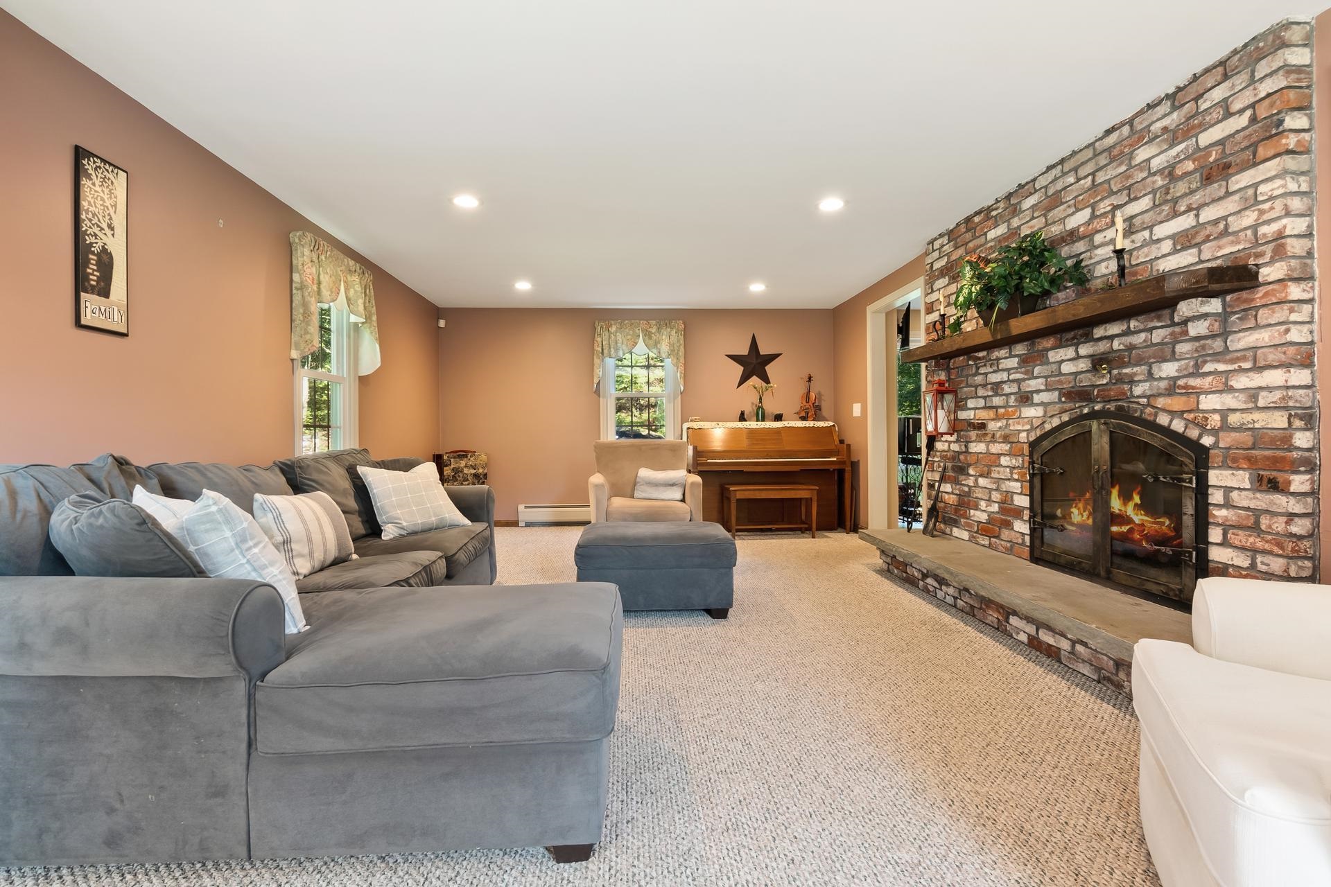 16 Londonderry Road Windham, NH 03087 - Photo 2 of 40