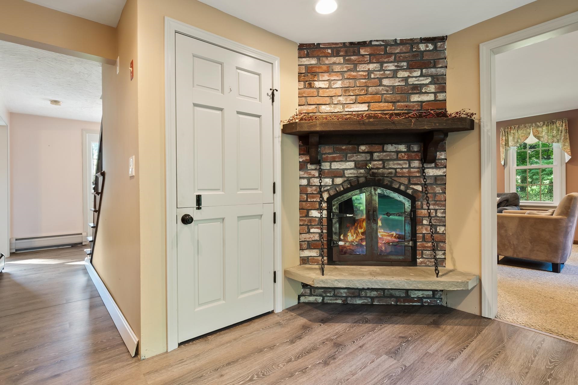 16 Londonderry Road Windham, NH 03087 - Photo 12 of 40