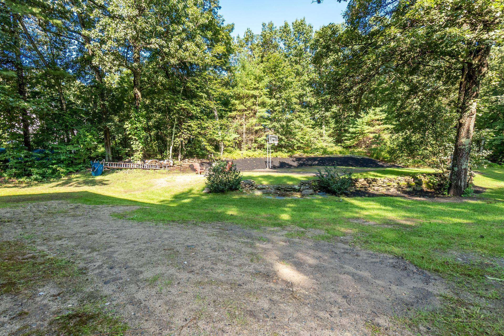 16 Londonderry Road Windham, NH 03087 - Photo 34 of 40