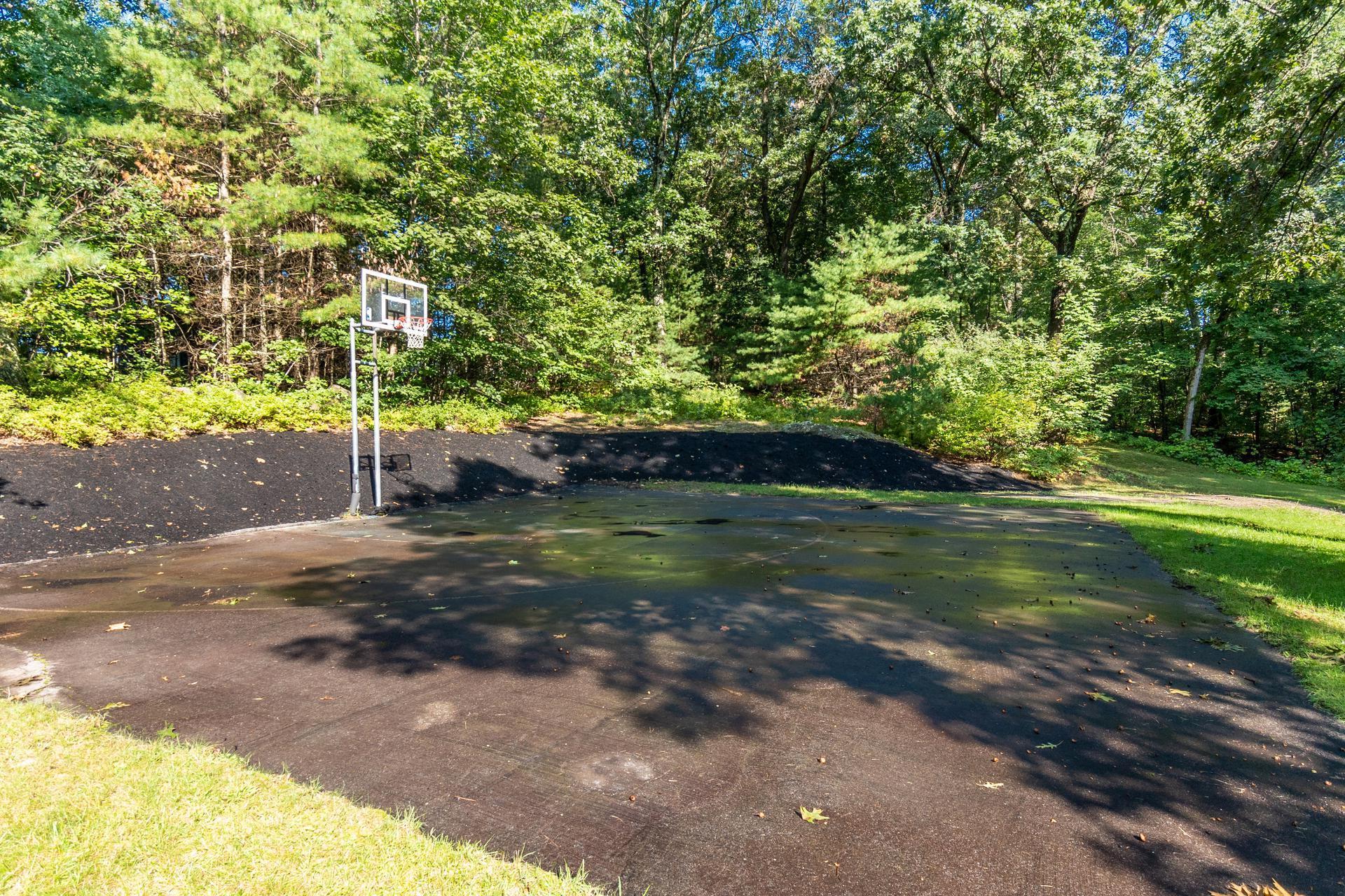 16 Londonderry Road Windham, NH 03087 - Photo 35 of 40