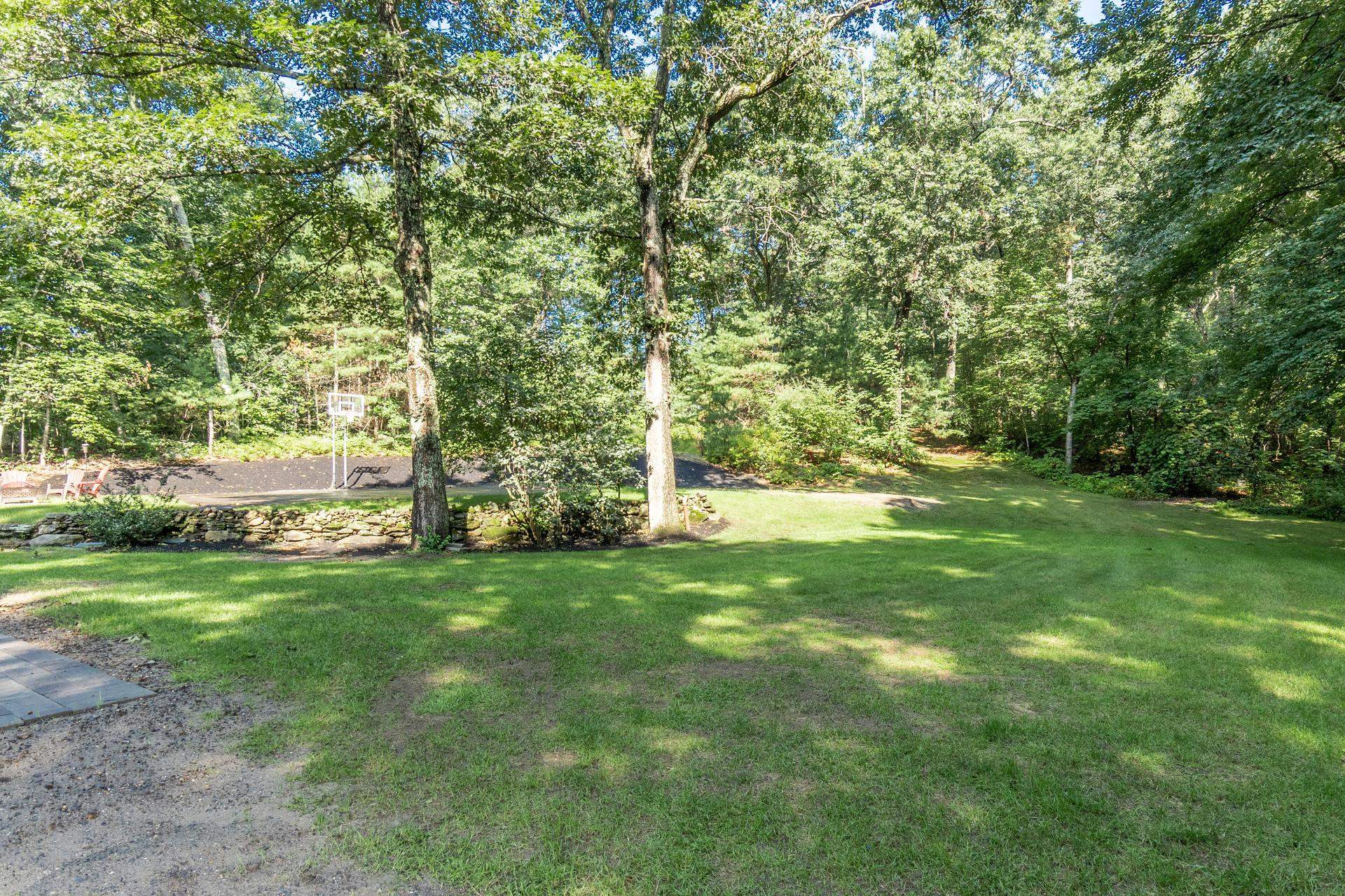 16 Londonderry Road Windham, NH 03087 - Photo 38 of 40