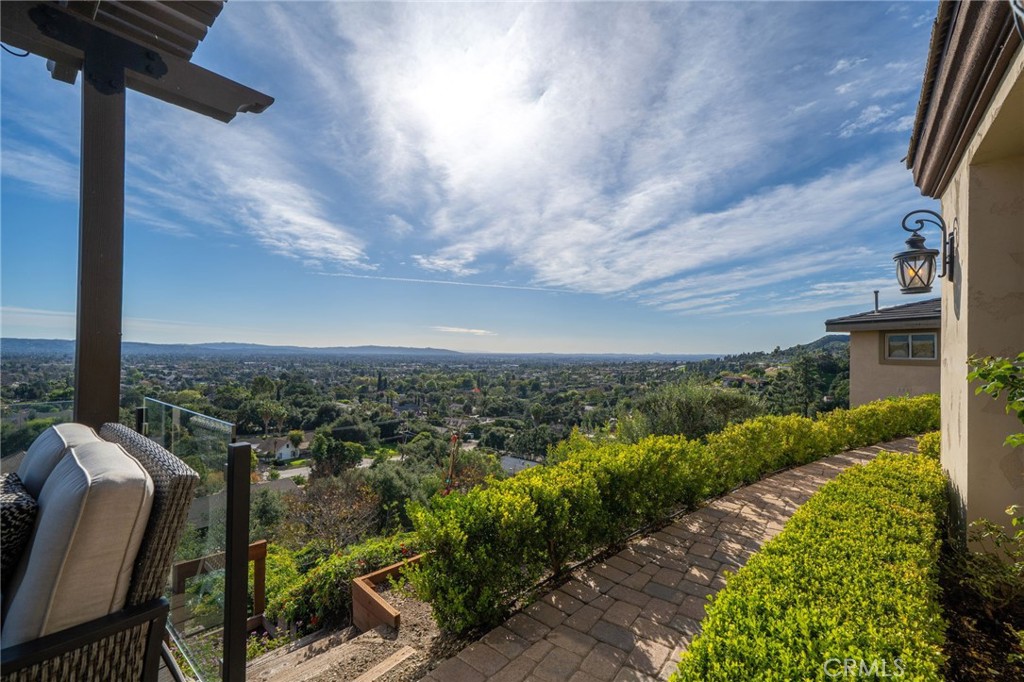 388 Conifer Road Glendora, CA 91741 - Photo 4 of 72 Gallery Image 4