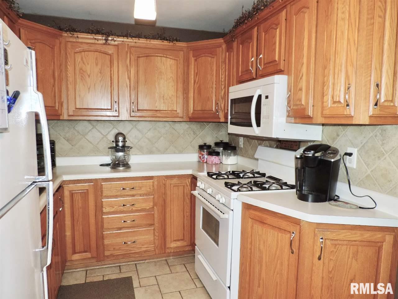 1512 Tennell Road Pekin, IL 61554 - Photo 12 of 26 Gallery Image 12