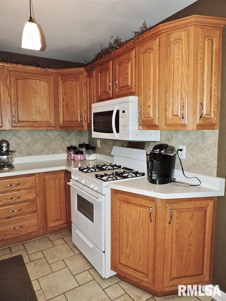 1512 Tennell Road Pekin, IL 61554 - Photo 13 of 26 Gallery Image 13