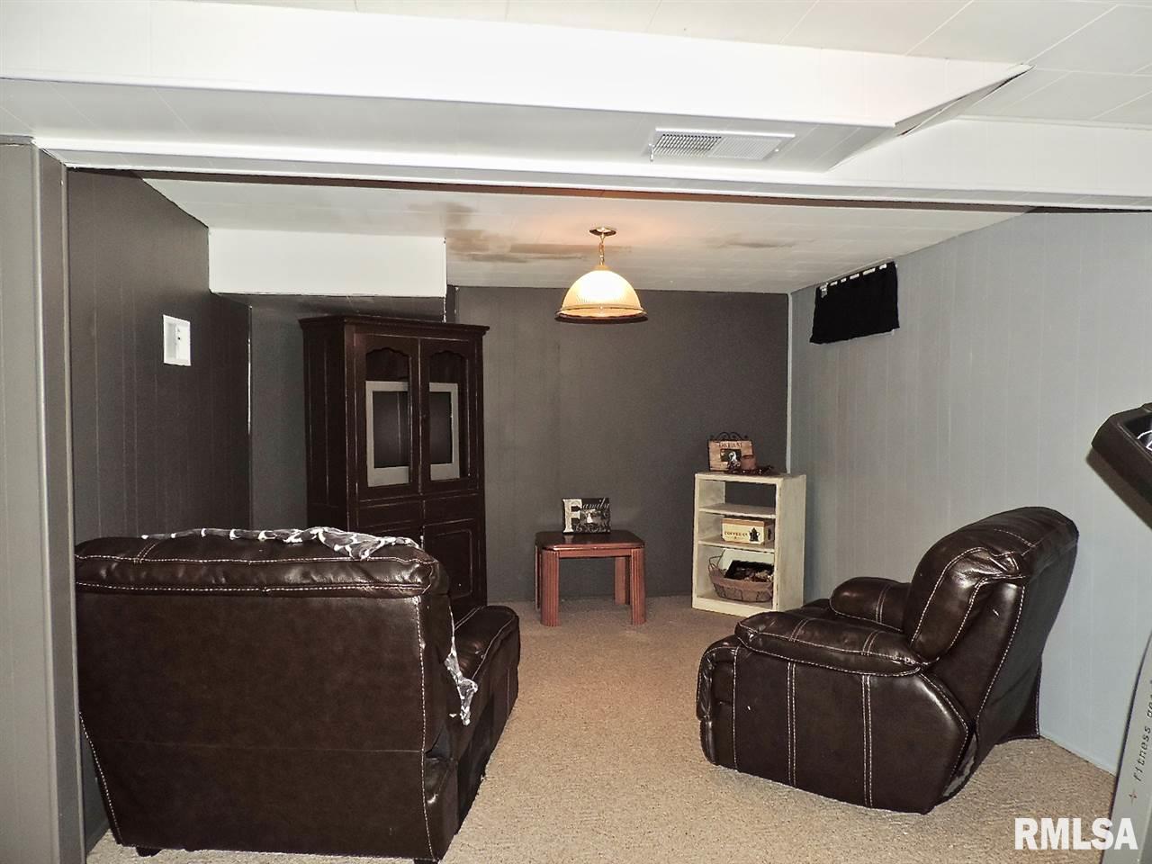 1512 Tennell Road Pekin, IL 61554 - Photo 19 of 26 Gallery Image 19