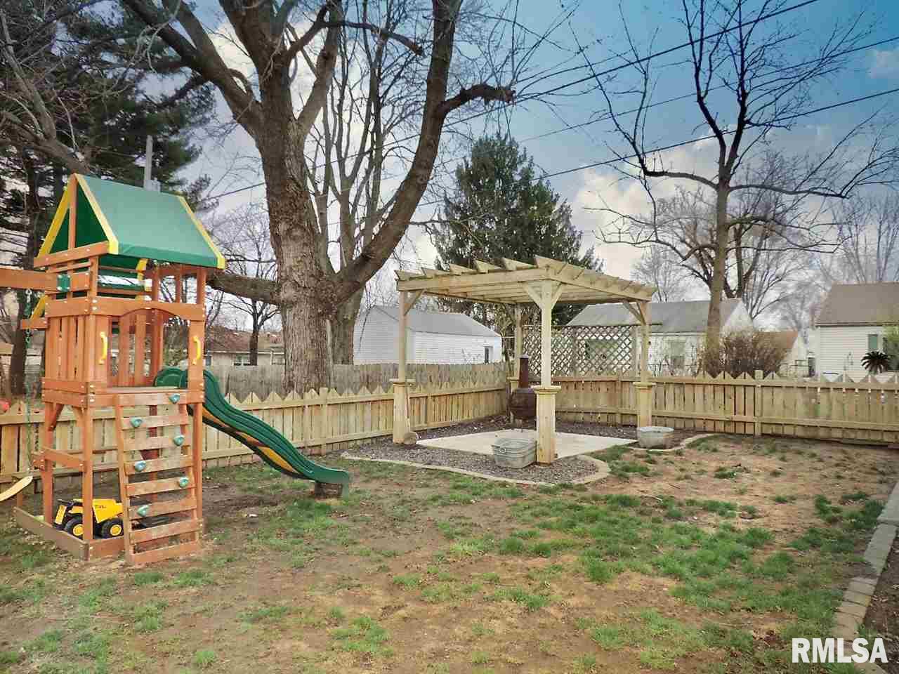 1512 Tennell Road Pekin, IL 61554 - Photo 5 of 26 Gallery Image 5