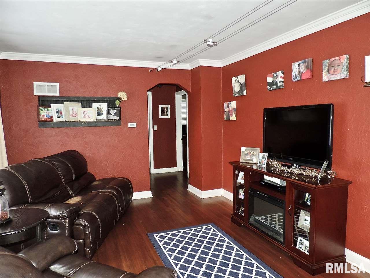 1512 Tennell Road Pekin, IL 61554 - Photo 10 of 26 Gallery Image 10