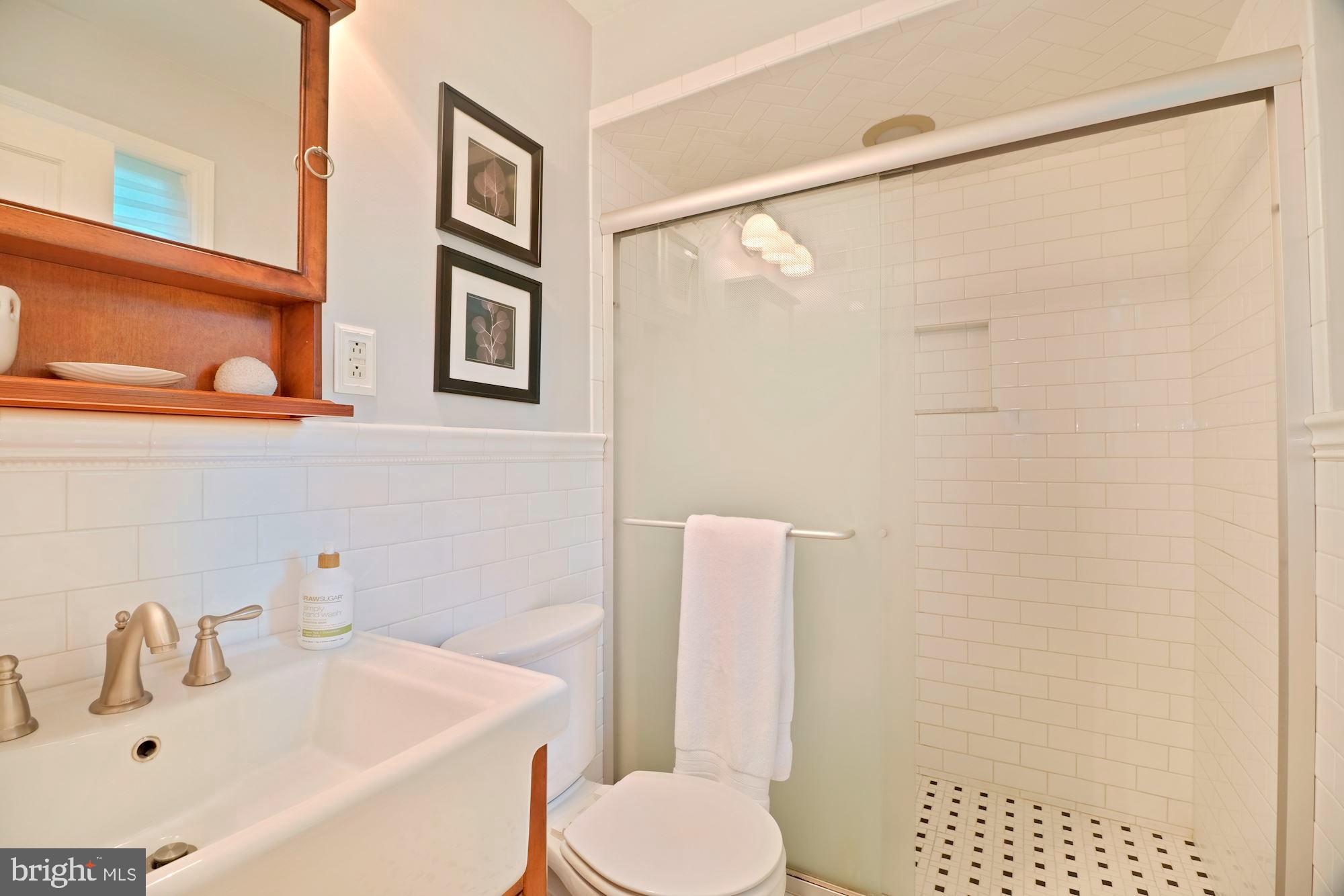 966 Lee Road Kennett Square, PA 19348 - Photo 34 of 51 Owners suite full bath