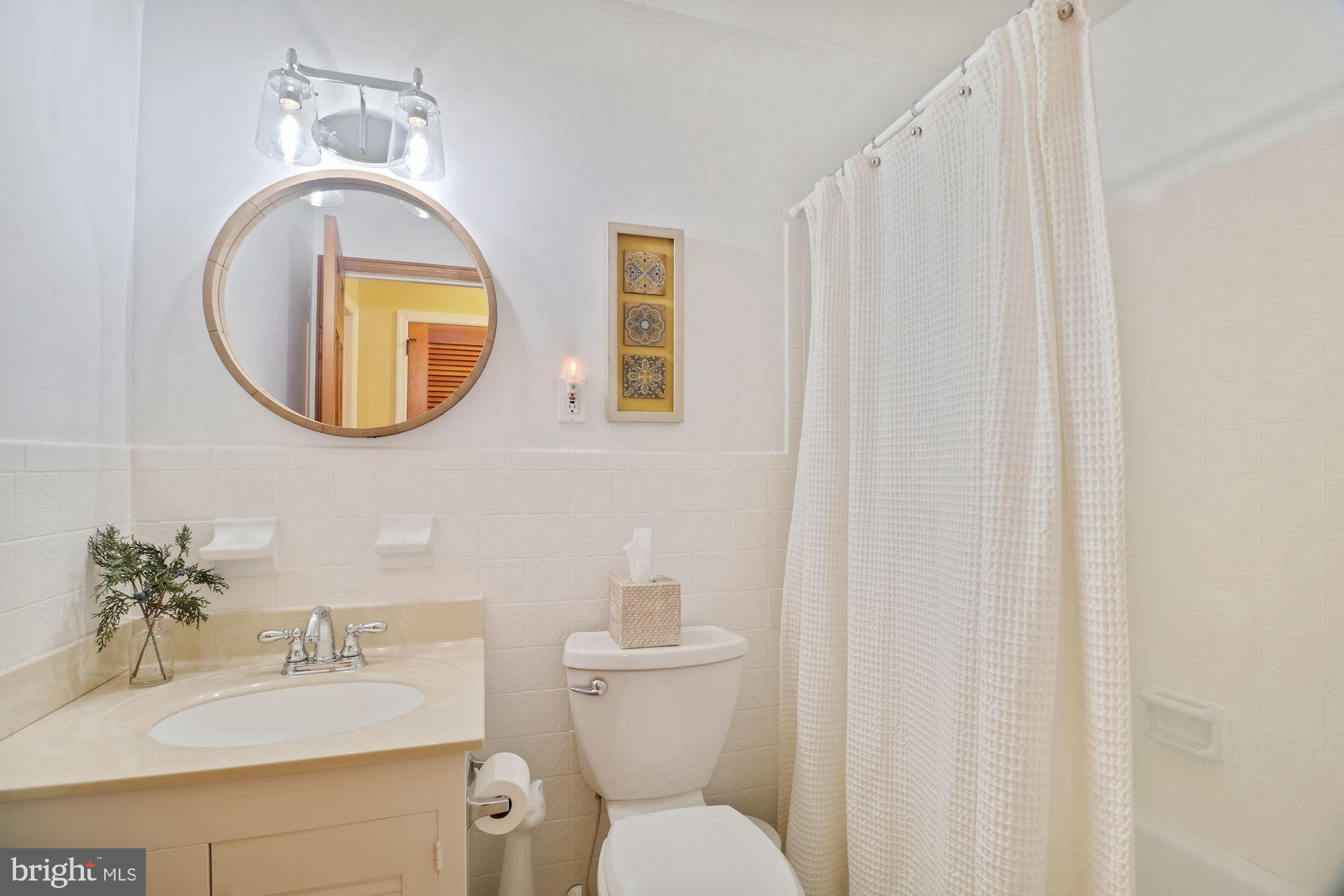 966 Lee Road Kennett Square, PA 19348 - Photo 39 of 51 Main hall bath