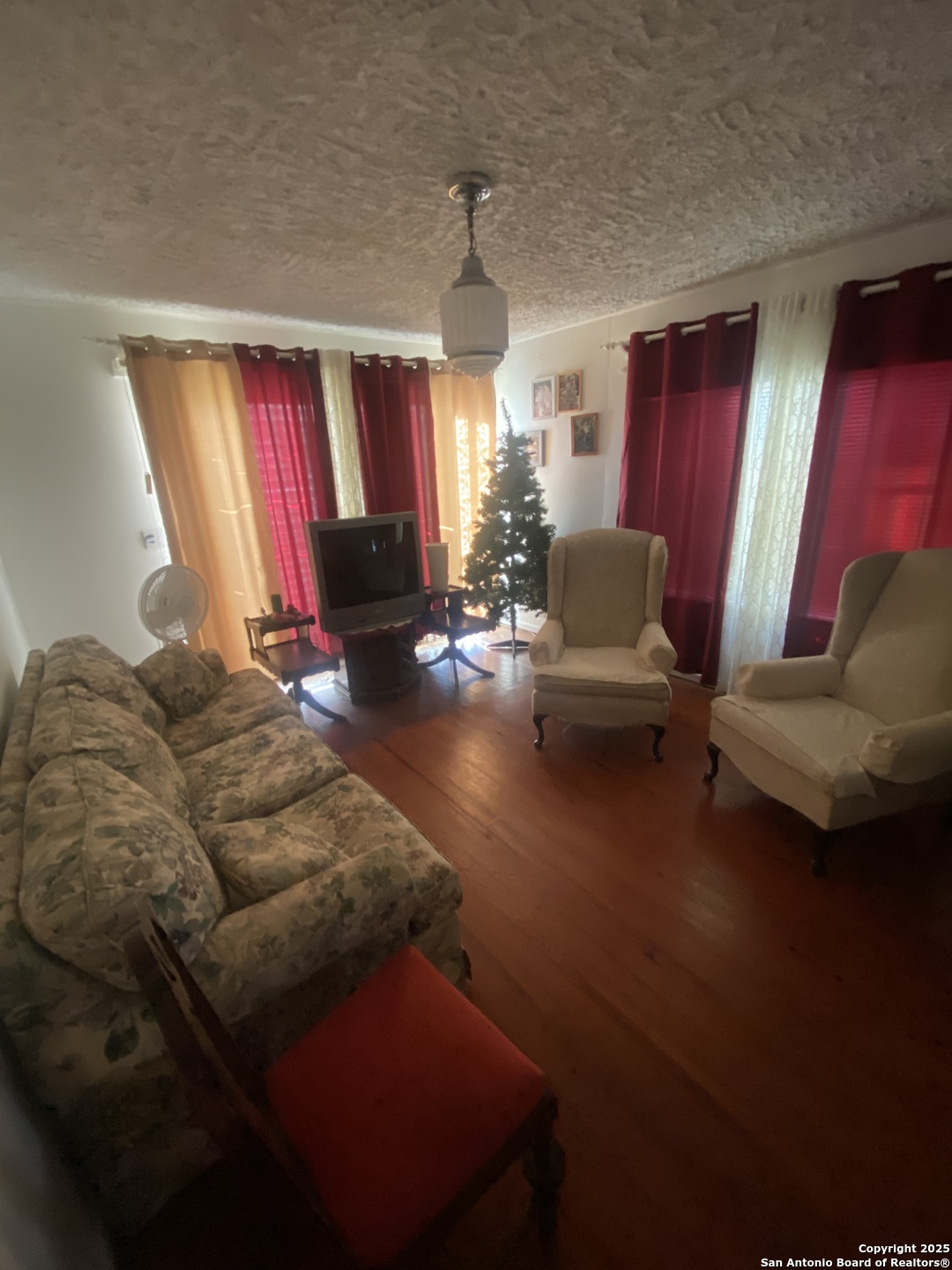 516 West Dunlap Avenue Sabinal, TX 78881 - Photo 9 of 23 a living room with furniture and a window