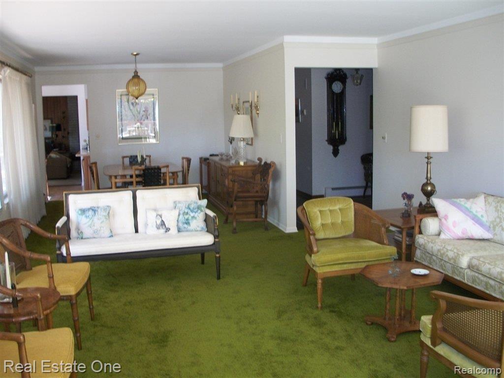 200 Beechview Drive Rochester, MI 48306 - Photo 10 of 11 Living Room
