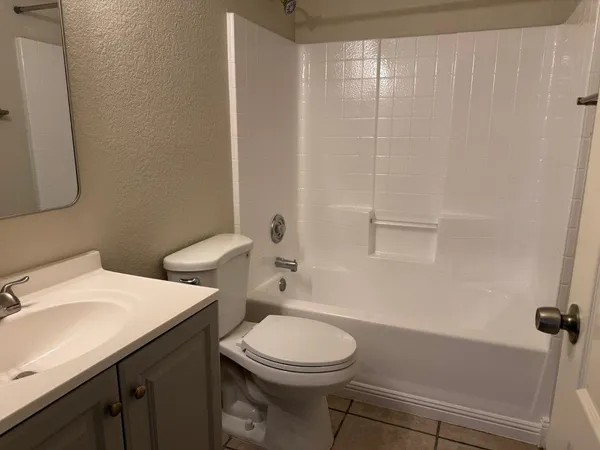 $2,200 | 8565 West Tuckey Lane, Glendale, AZ 85305