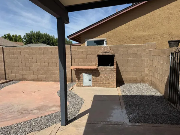 $2,200 | 8565 West Tuckey Lane, Glendale, AZ 85305