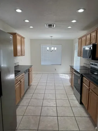 $2,200 | 8565 West Tuckey Lane, Glendale, AZ 85305