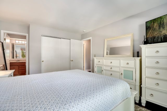 126 West Golf Road, Unit B Libertyville, IL 60048 - Photo 11 of 16
