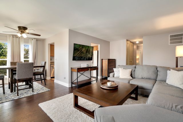 126 West Golf Road, Unit B Libertyville, IL 60048 - Photo 3 of 16