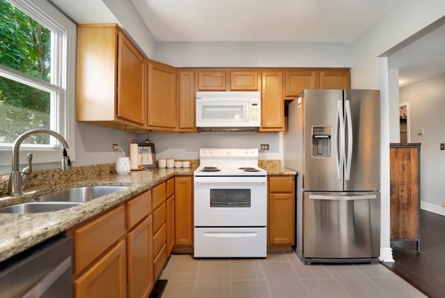 126 West Golf Road, Unit B Libertyville, IL 60048 - Photo 6 of 16