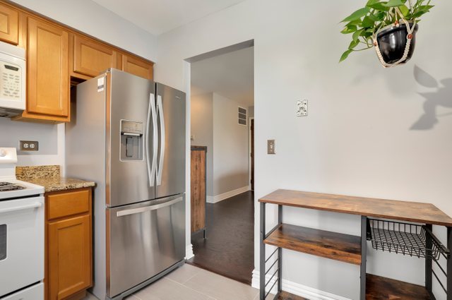 126 West Golf Road, Unit B Libertyville, IL 60048 - Photo 7 of 16