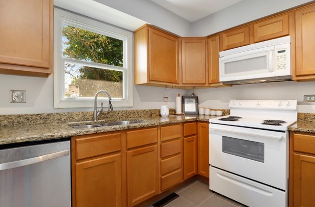 126 West Golf Road, Unit B Libertyville, IL 60048 - Photo 8 of 16