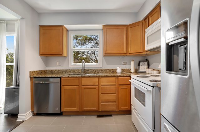 126 West Golf Road, Unit B Libertyville, IL 60048 - Photo 9 of 16