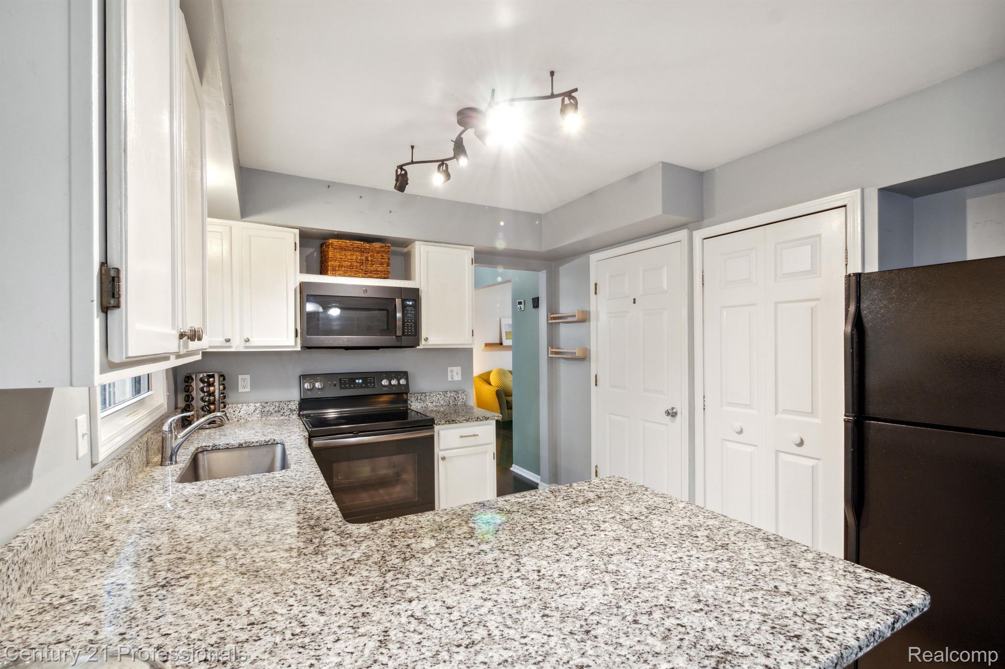 235 Whitney Drive Rochester, MI 48307 - Photo 12 of 45 Gallery Image 12