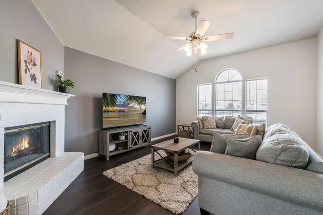 $289,900 | 1117 Darren Drive, Burleson, TX 76028