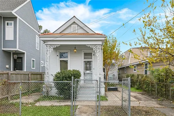 $2,100 | 2415 Amelia Street, New Orleans, LA 70115