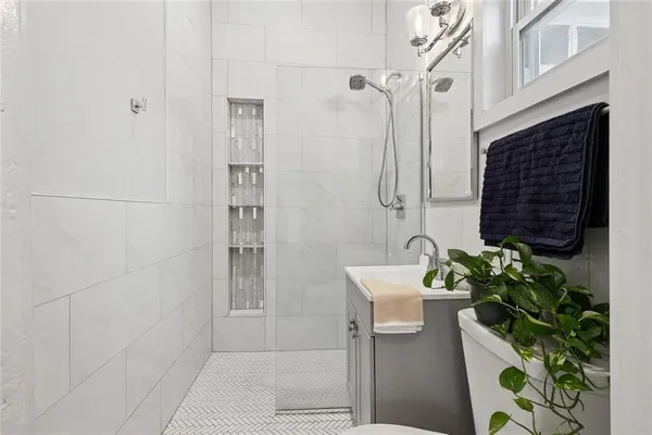 $2,100 | 2415 Amelia Street, New Orleans, LA 70115