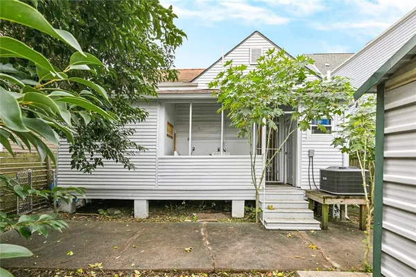 $2,100 | 2415 Amelia Street, New Orleans, LA 70115