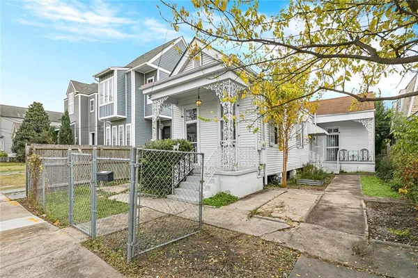 $2,100 | 2415 Amelia Street, New Orleans, LA 70115