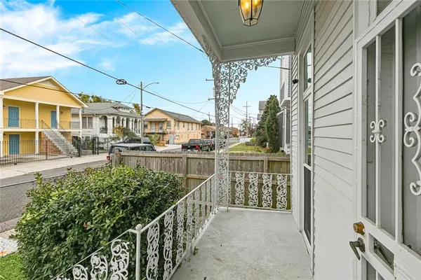 $2,100 | 2415 Amelia Street, New Orleans, LA 70115