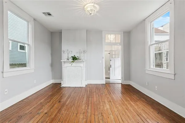 $2,100 | 2415 Amelia Street, New Orleans, LA 70115