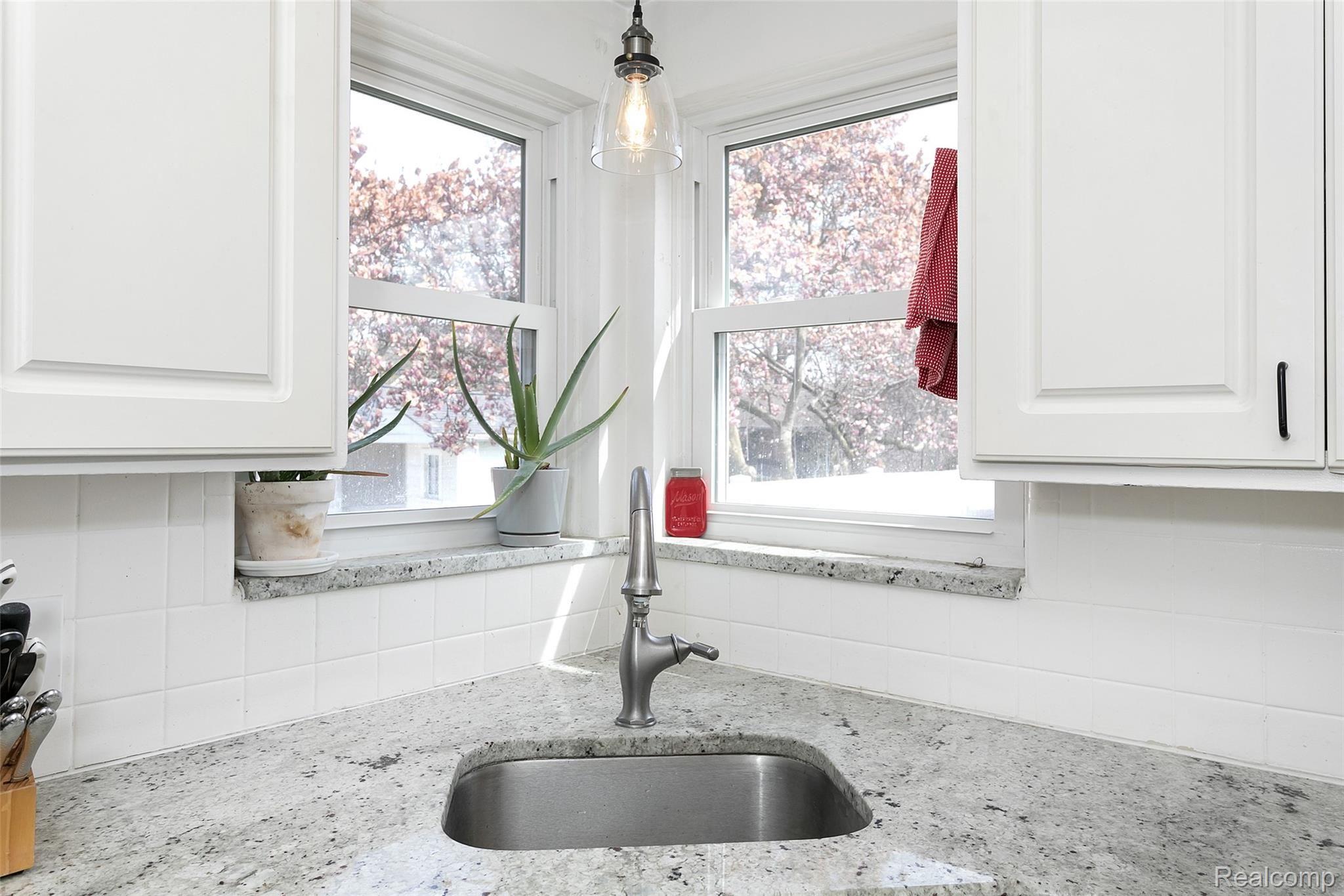 217 Normandy Road Royal Oak, MI 48073 - Photo 8 of 21 Normandy-9.jpg