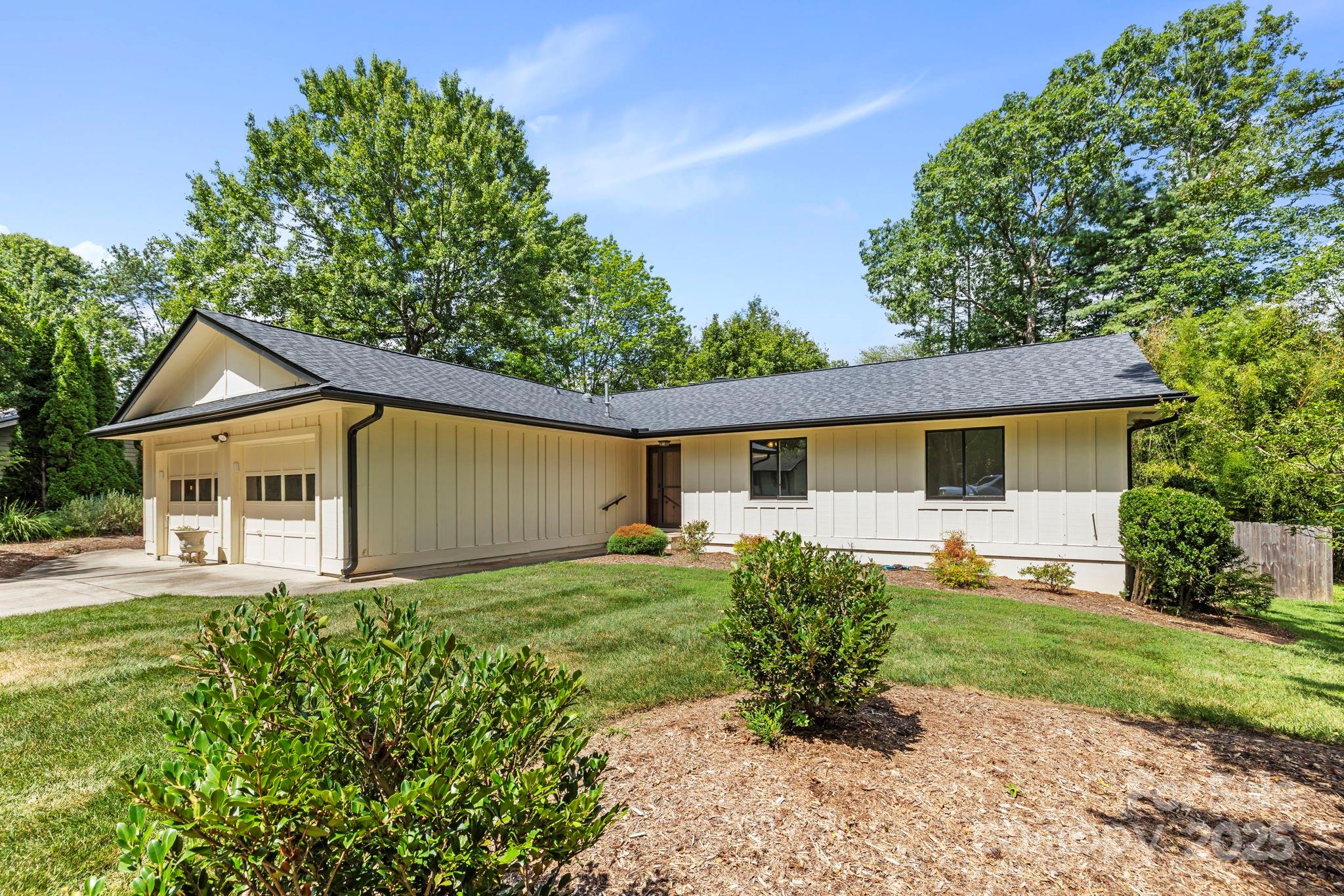 19 Golden Oaks Lane Fletcher, NC 28732 - Photo 2 of 33