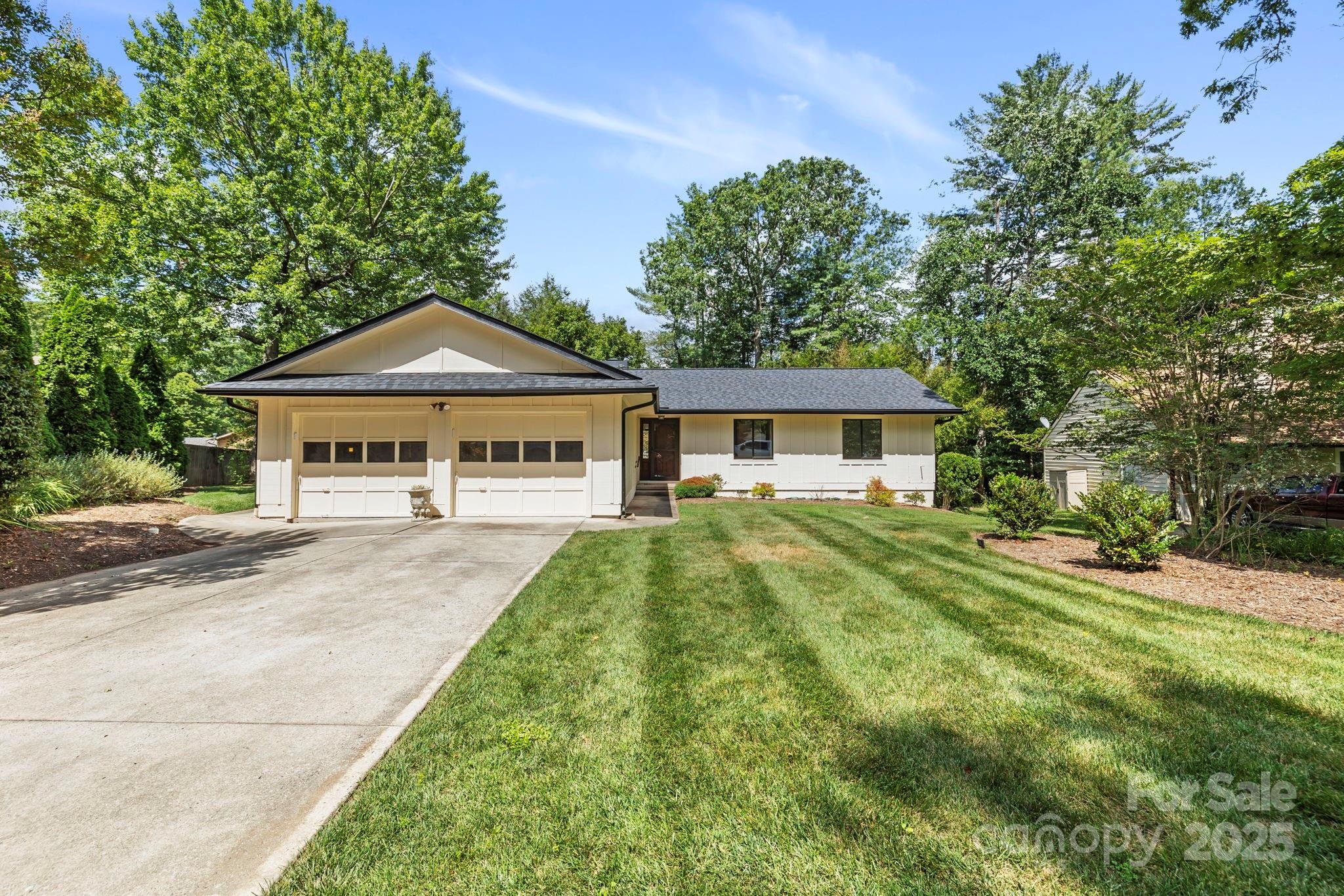 19 Golden Oaks Lane Fletcher, NC 28732 - Photo 3 of 33