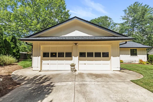 $445,000 | 19 Golden Oaks Lane, Fletcher, NC 28732