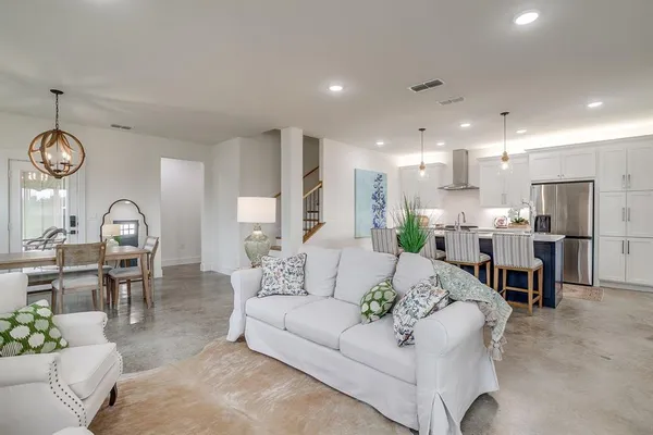 $3,850 | 209 Cardinal Woods Court, Granbury, TX 76049