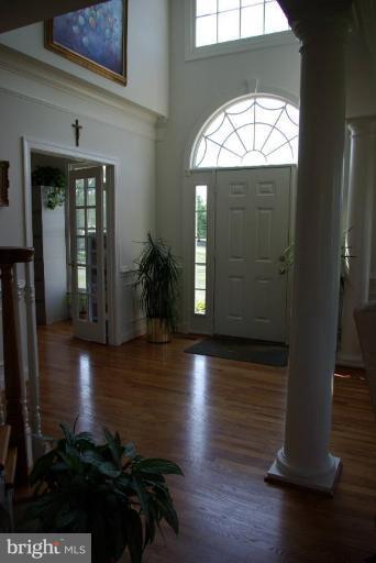 10009 Watkins Road Gaithersburg, MD 20882 - Photo 13 of 30 Entrance / Foyer