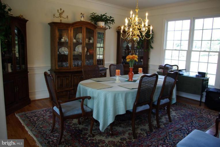 10009 Watkins Road Gaithersburg, MD 20882 - Photo 3 of 30 Dining Room