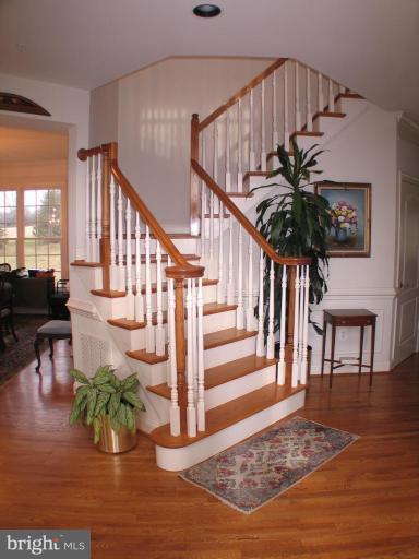 10009 Watkins Road Gaithersburg, MD 20882 - Photo 26 of 30 Staircase