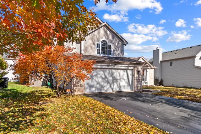 a view of a house with a yard