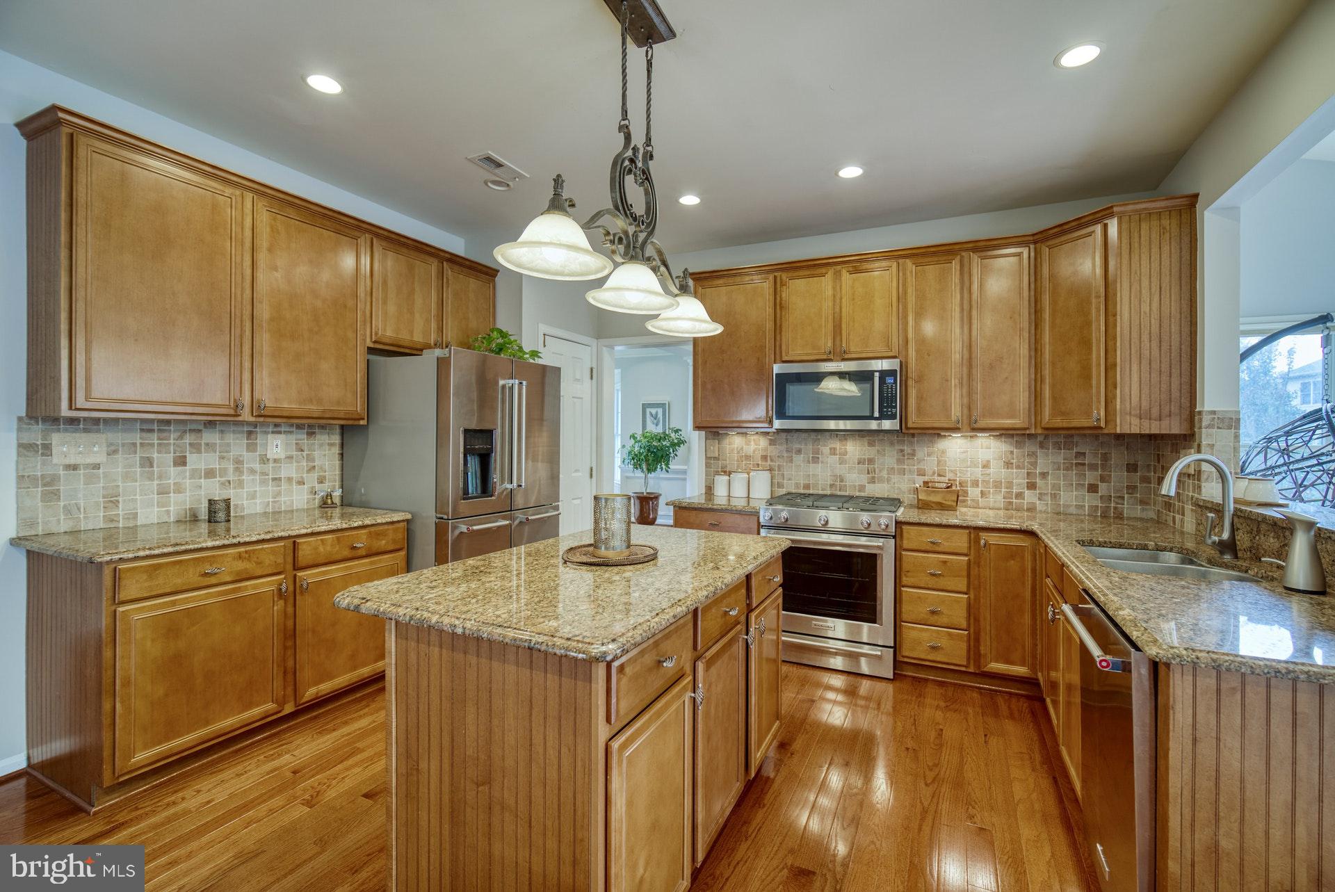 10868 Grovehampton Court Reston, VA 20194 - Photo 11 of 48 Kitchen