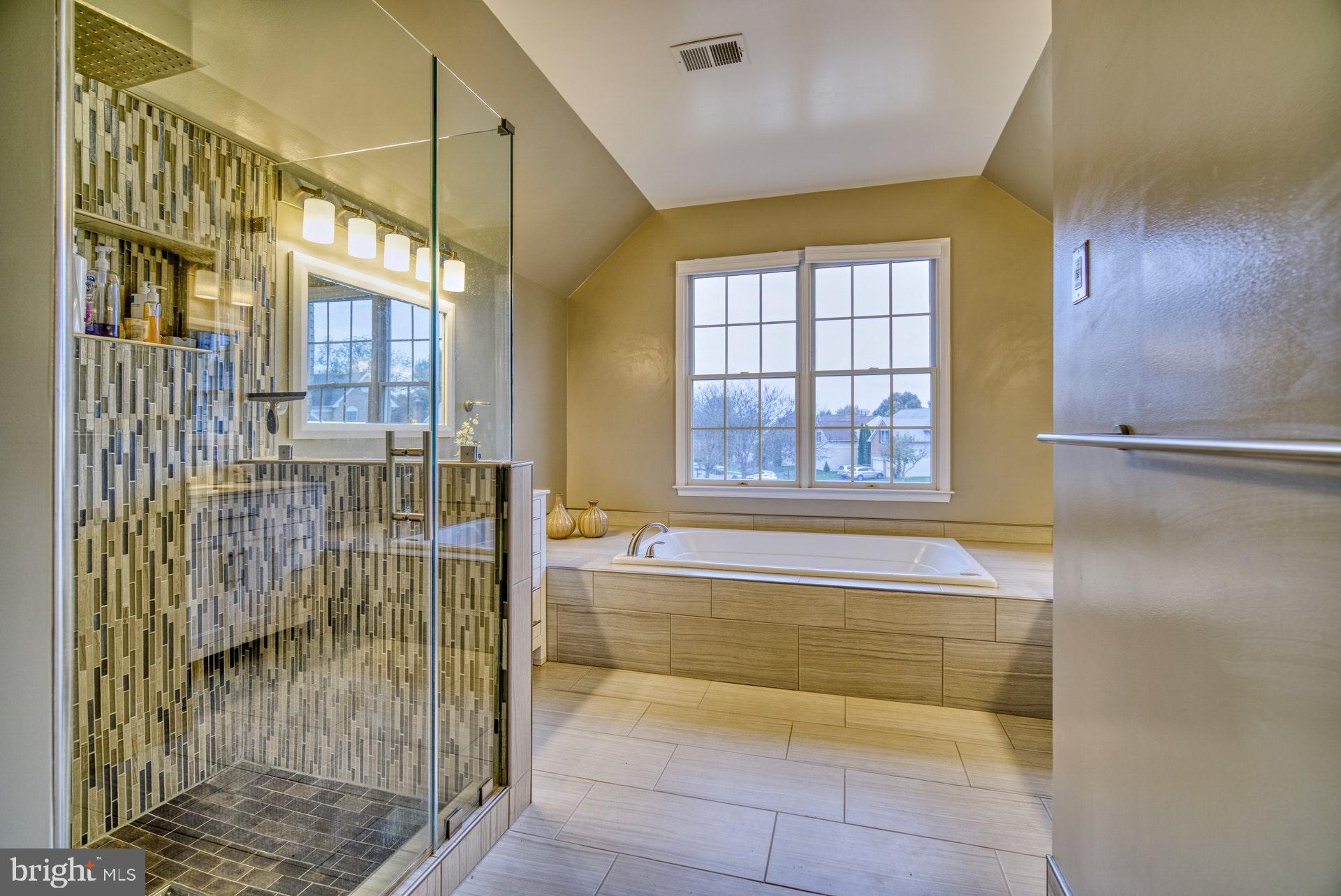 10868 Grovehampton Court Reston, VA 20194 - Photo 22 of 48 Primary Bathroom